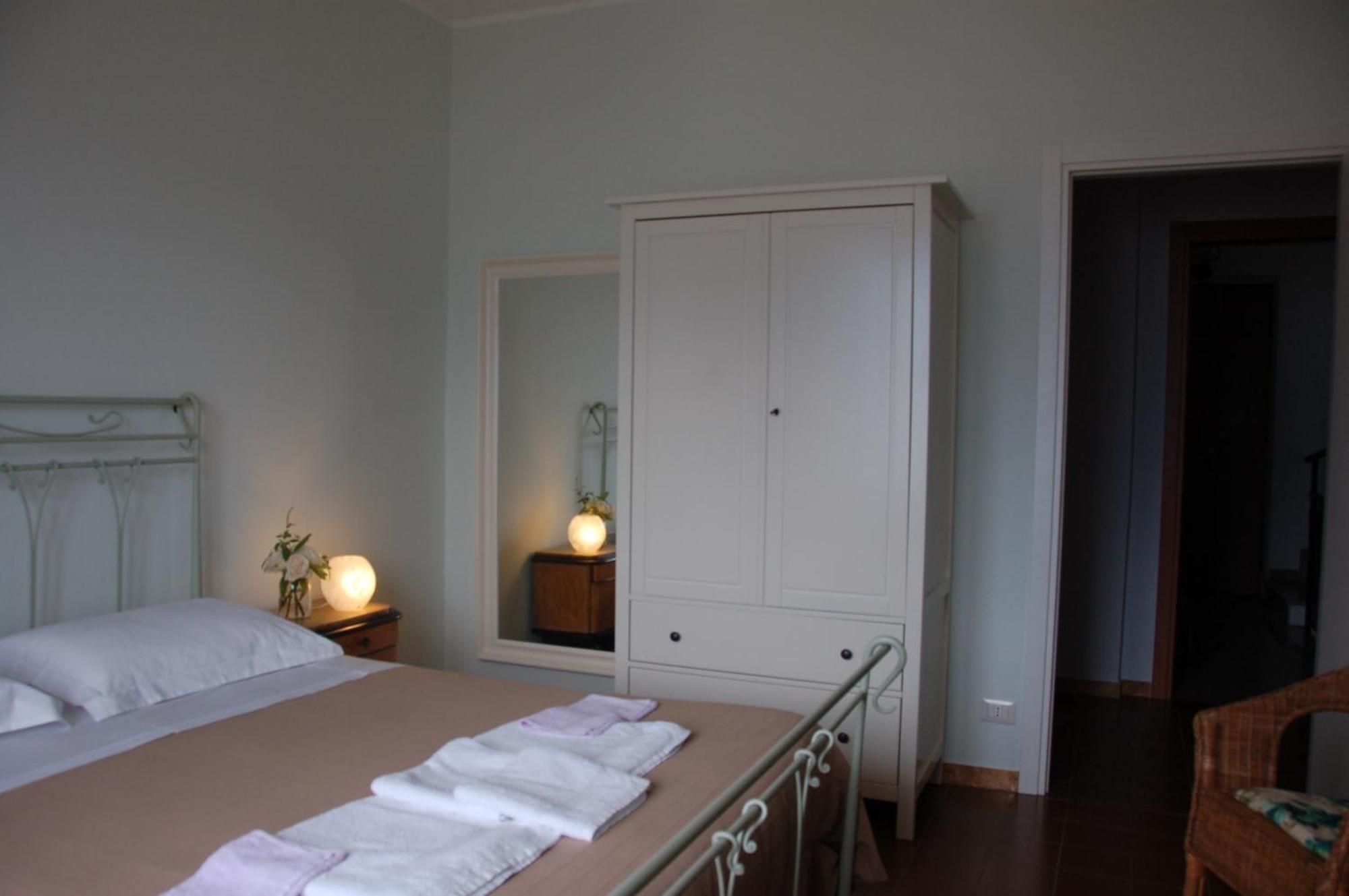 B&B Cherry En Rose Lezzeno Habitación foto